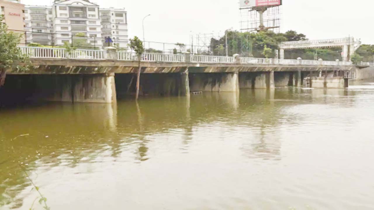 Musi Flood heavy floods: మూసీకి భారీ వదర.. లోతట్టు ప్రాంతాల్లో భయం భయం