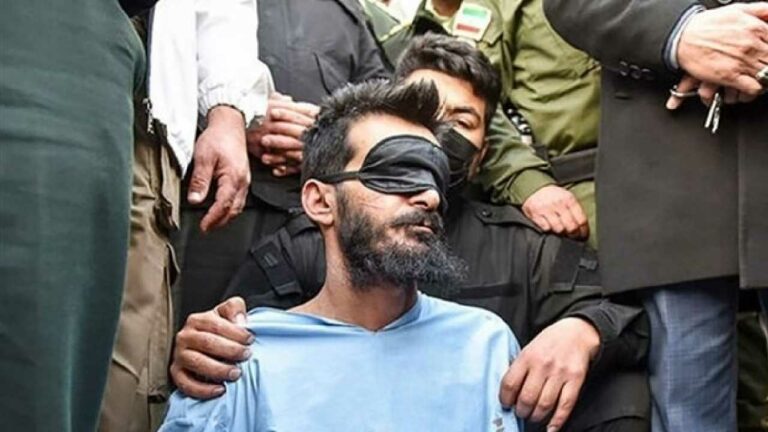 Iran: బహిరంగ ఉరిశిక్షలు ప్రారంభించిన ఇరాన్.. ప్రజల మధ్య క్రేన్ కు వెళాడదీసి శిక్ష అమలు