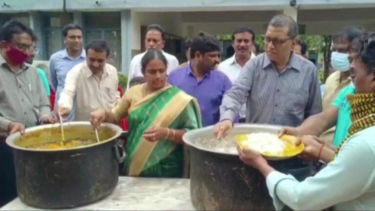 ITC Food Distribution: గోదావరి వరద బాధితులకు ఐటీసీ పేపర్ కర్మాగారం చేయూత