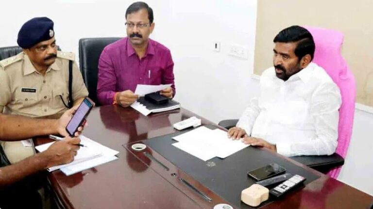 Jagadish Reddy : అధికారుల ఎప్పుడూ అందుబాటులో ఉండాలి..