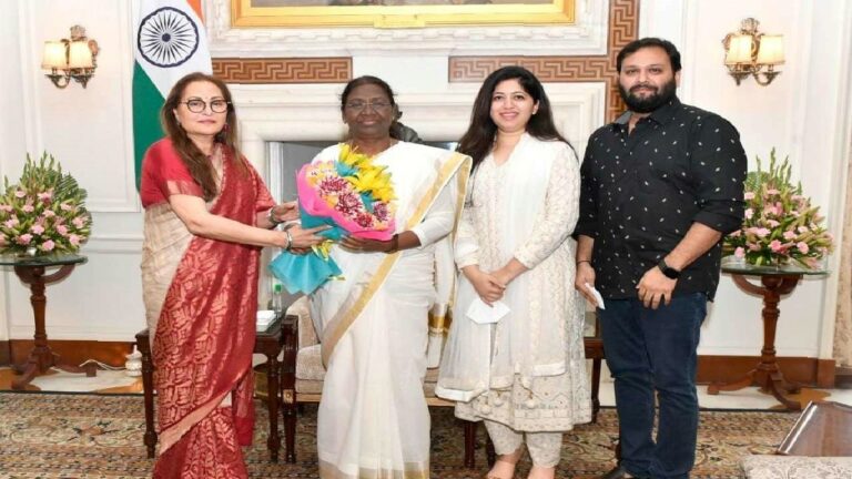 Wishes: రాష్ట్రపతి ద్రౌపది ముర్మును కలిసిన ప్రముఖ నటి జయప్రద