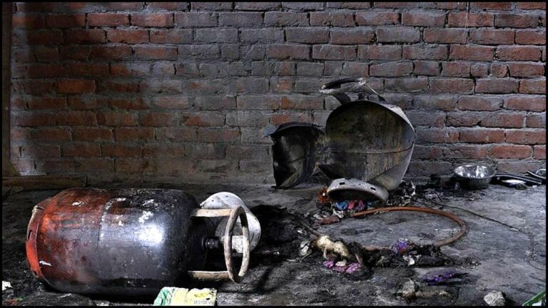 Gas Cylinder Blast: గ్యాస్ సిలిండర్ పేలి ముగ్గురు మృతి.. తెరవెనుక కుట్ర?