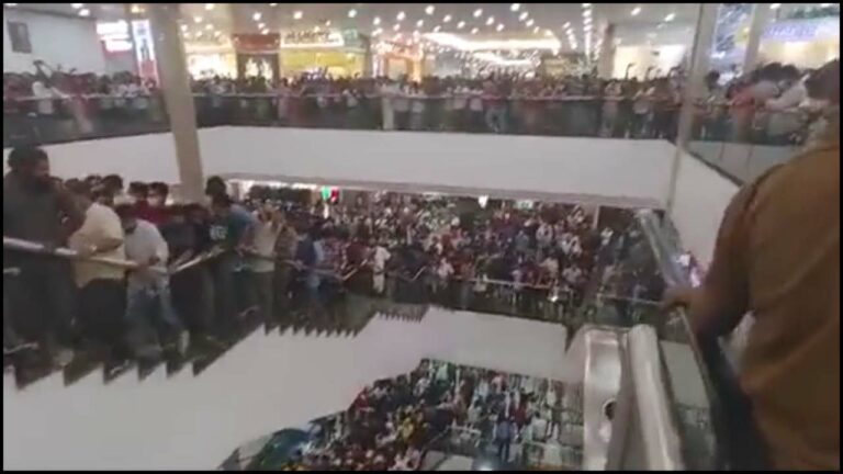 Kerala Lulu Mall: 50% డిస్కౌంట్.. సునామీలా దూసుకొచ్చిన జనం