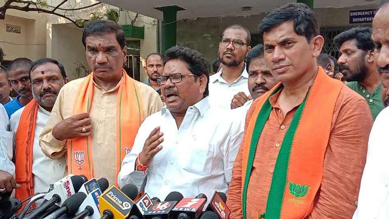 MP Soyam Bapu Rao : కాంగ్రెస్ పార్టీ తక్షణమే బేషరతుగా క్షమాపణ చెప్పాలి