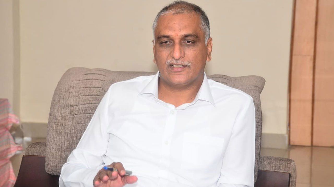 Minister Harish Rao : డాక్టర్లు ఎవరూ సెలవులు తీసుకోవద్దు
