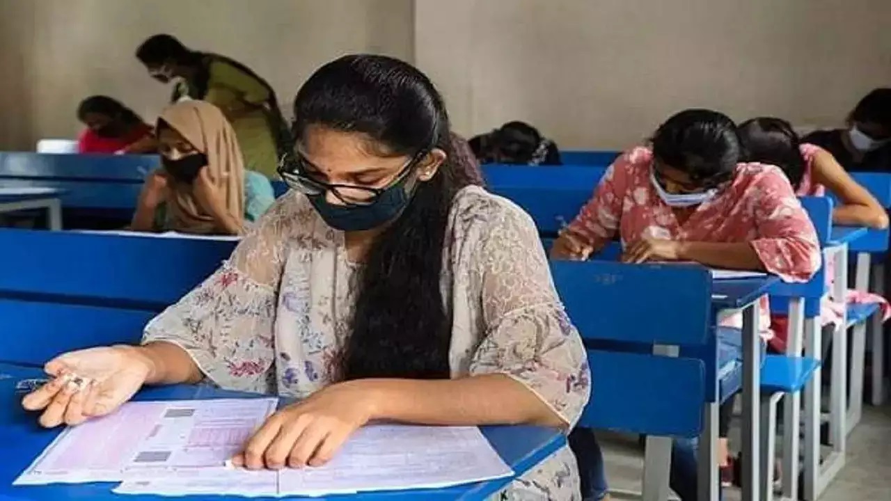 Neet Exam: నీట్ పరీక్షకు సర్వం సిద్ధం.. నిమిషం ఆలస్యం అయినా అంతే ఇక..