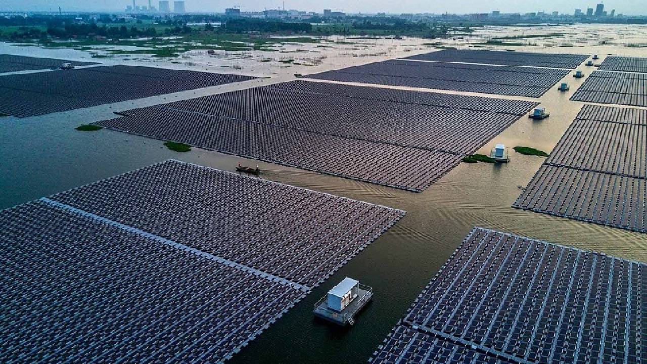Floating Solar Plant: ఎన్టీపీసీ రికార్డ్.. దేశంలో అతిపెద్ద సోలార్ ప్లాంట్ ప్రారంభం