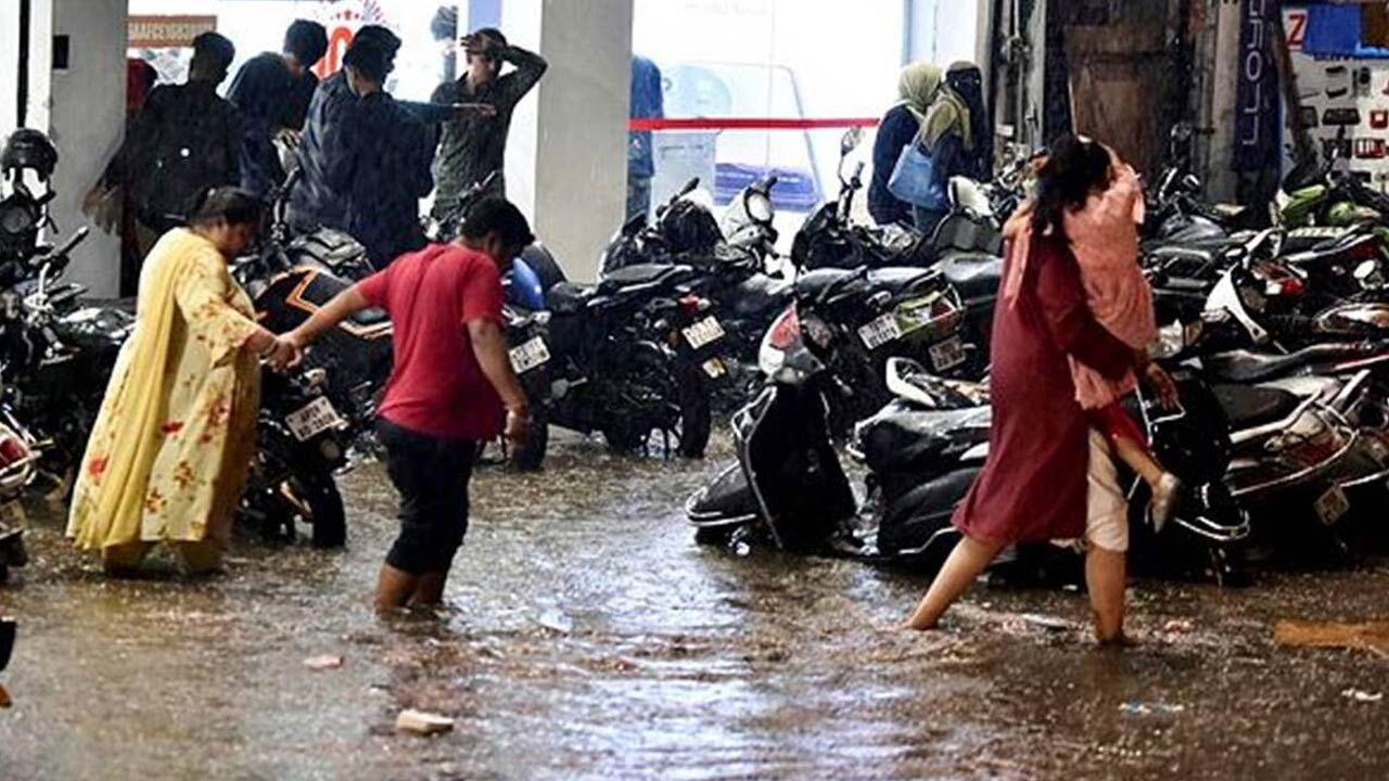 Breaking News : తెలంగాణ వాసులు జాగ్రత్త.. తెలంగాణకు రెడ్‌ అలర్ట్‌..