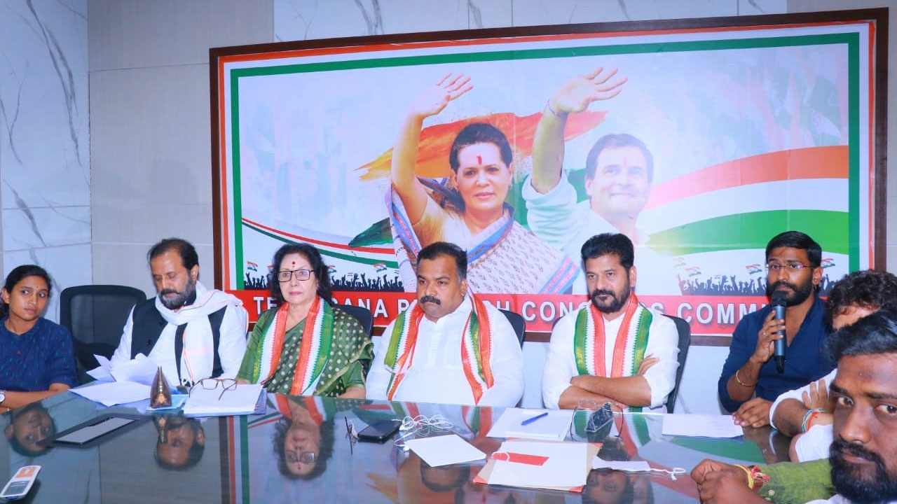 Revanth Reddy : మెరిట్ కే కోటా.. మీరు పని చేస్తే టికెట్స్ ఇంటికి వస్తాయి..