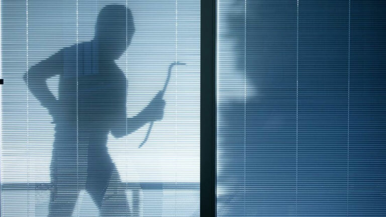 Robbery at : తాళం వేసిన ఇండ్లను లక్ష్యం