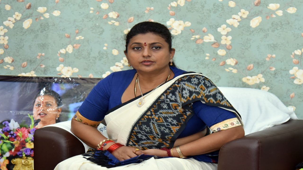 Minister Roja: తిరుత్తణిలో పుష్పకావడి మొక్కు తీర్చుకున్న మంత్రి రోజా