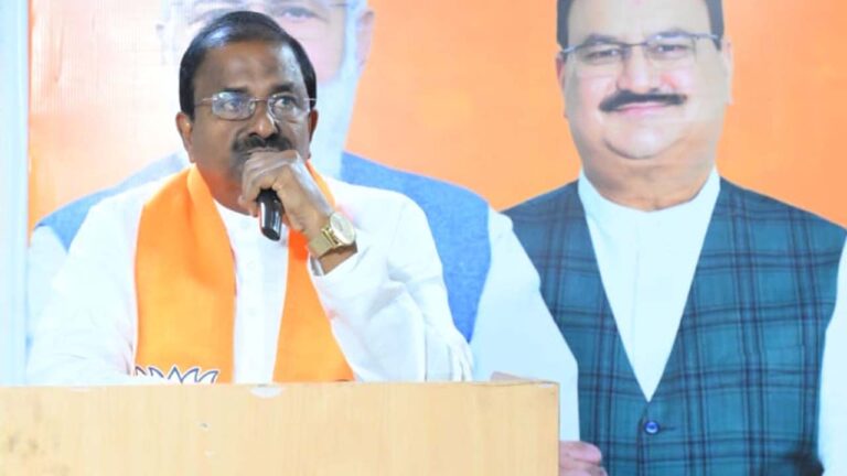 Somu Veerraju: కేంద్రం బియ్యాన్ని అమ్ముకుంటున్నారు.. నిధులను వాడుకుంటున్నారు..!