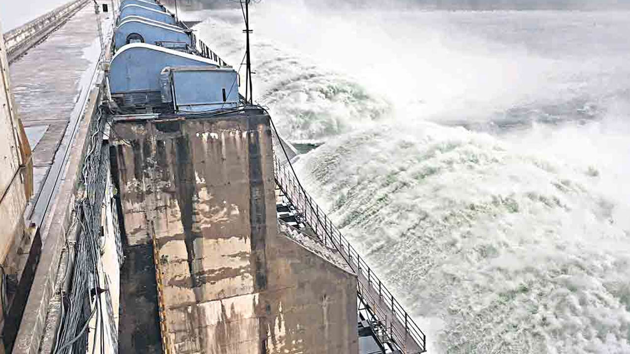 Sriram Sagar Project : భారీగా వరద.. 22 గేట్లు ఎత్తివేత