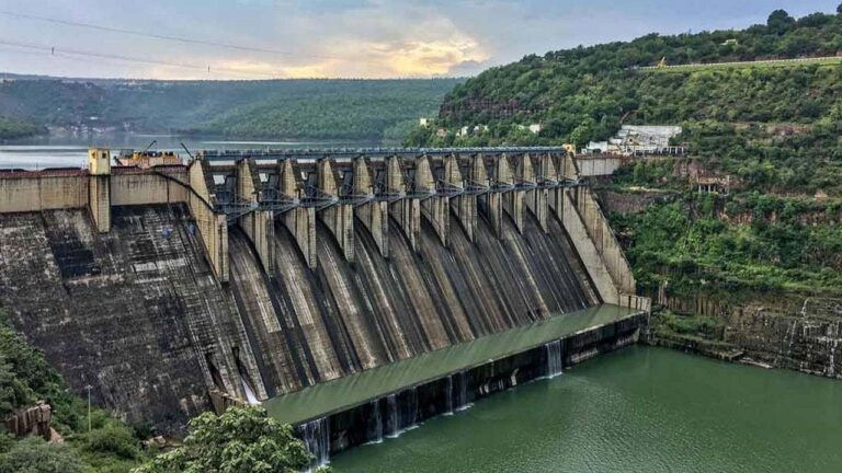 Srisailam: శ్రీశైలం డ్యామ్‌కు భారీగా వరద.. గేట్లు ఎత్తేది ఎప్పుడు..?