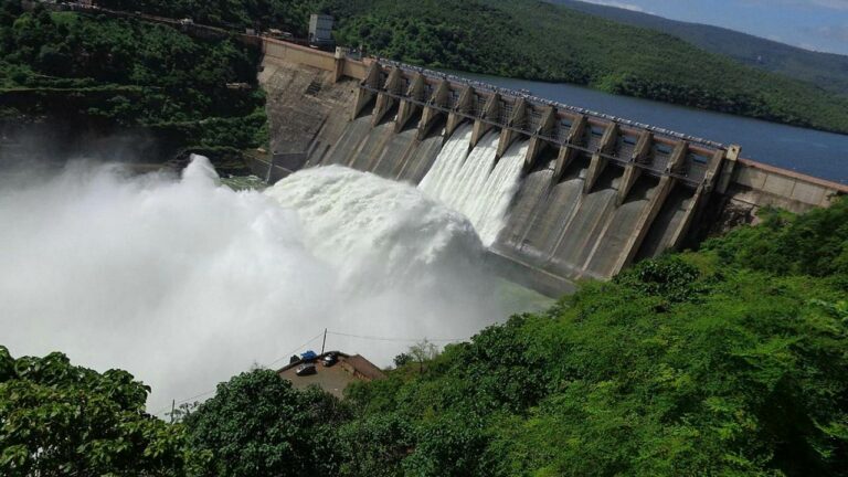 Srisailam Dam Gates Lifted: శ్రీశైలంలో అద్భుత దృశ్యం.. ప్రాజెక్టు గేట్లు ఎత్తివేత..