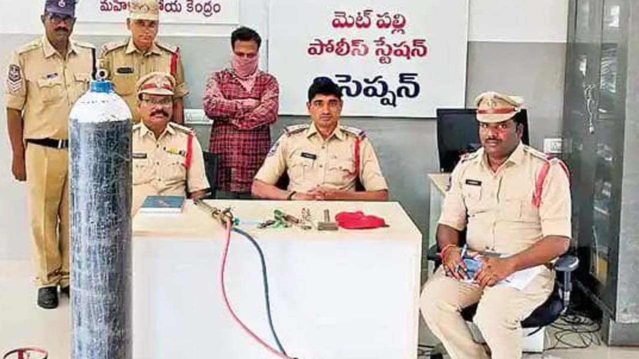 Telangana: యూట్యూబ్‌ చూసి చోరీకి స్కెచ్.. చివరికి ఇలా..!