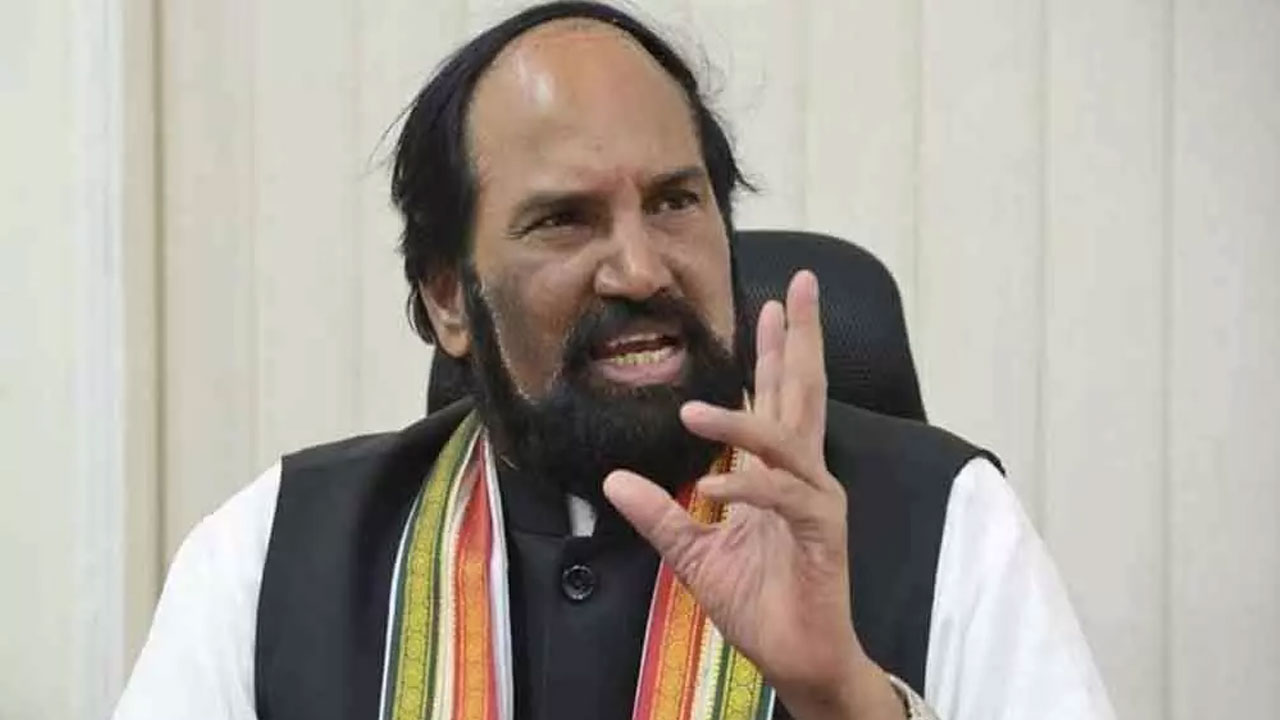 Uttam Kumar Reddy : సీఎం కేసీఆర్ విద్యావ్యవస్థను సర్వనాశనం చేసాడు