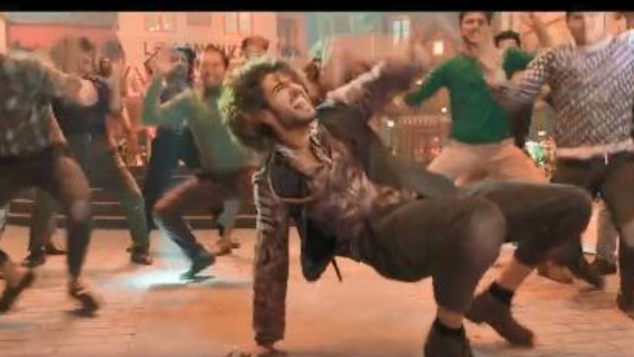 Vijay Deverakonda :దేవరకొండ డాన్స్ పై దృష్టి పెట్టాల్సిందే!