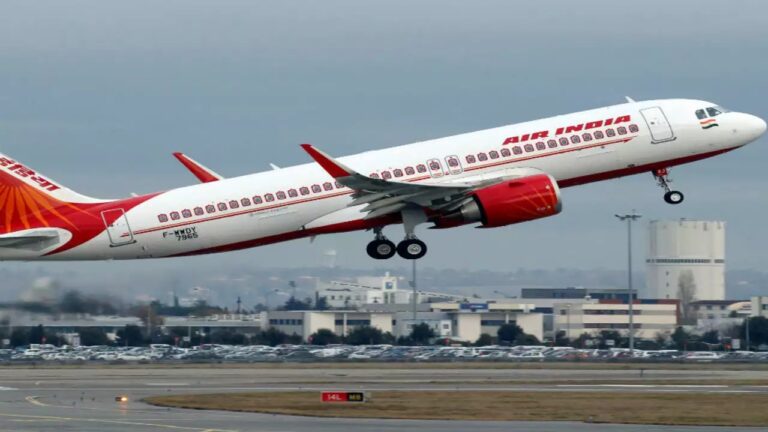 Air India: ఎయిరిండియా ఫ్లైట్ లో సాంకేతిక లోపం.. ముంబైలో ఎమర్జెన్సీ ల్యాండింగ్
