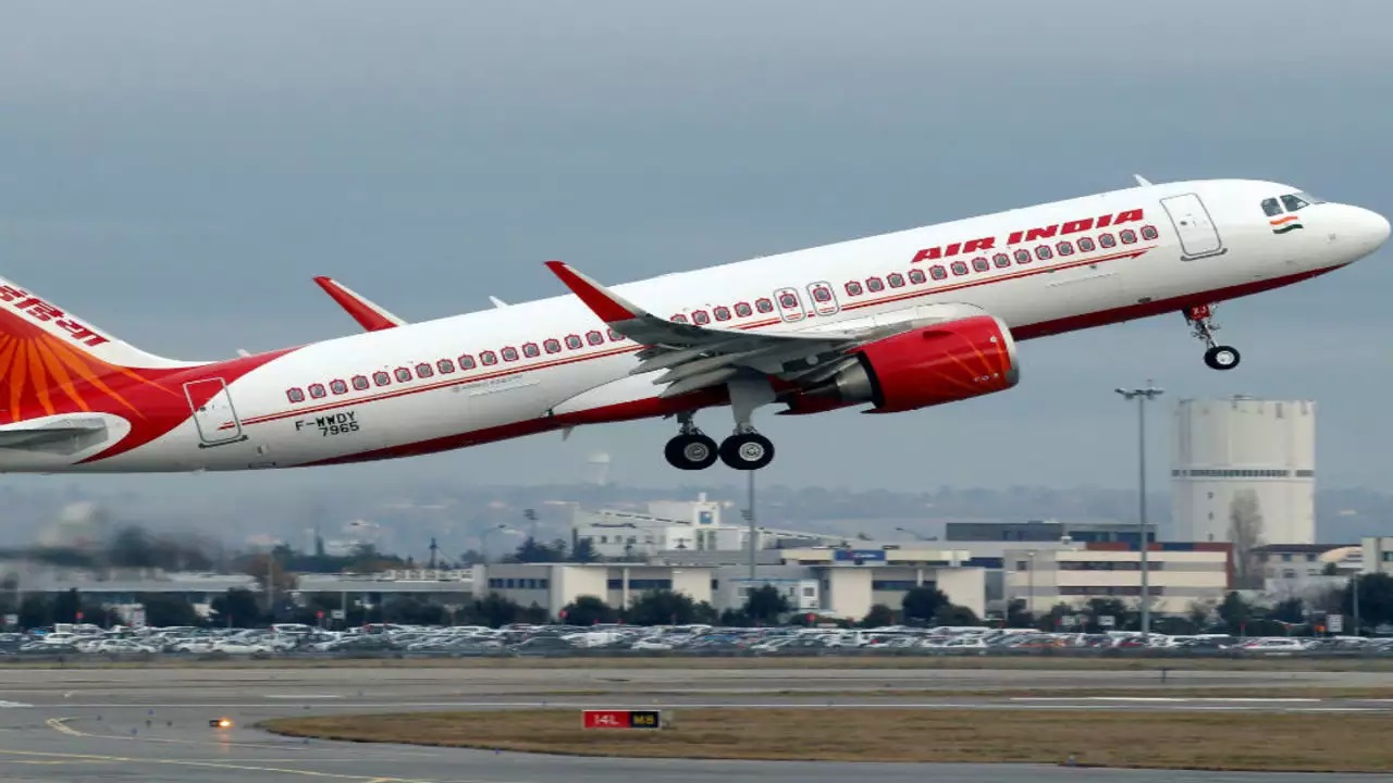 Air India: Technical error in Air India flight.. Emergency landing in Mumbai