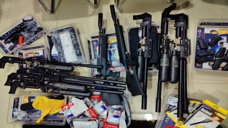 Air Guns : లక్నో ఎయిర్‌పోర్టులో ఎయిర్‌ గన్స్ కలకలం