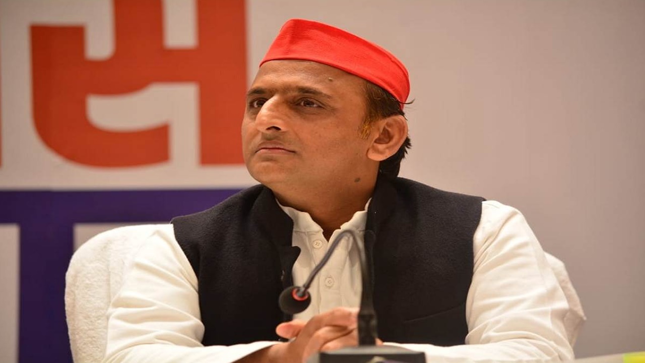 Akhilesh Yadav: Akhilesh Yadav who dissolved all the divisions in the party... because?