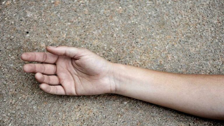 Auto Driver Selfie Video: సెల్ఫీ వీడియో తీసుకుని ఆటోడ్రైవర్ ఆత్మహత్య