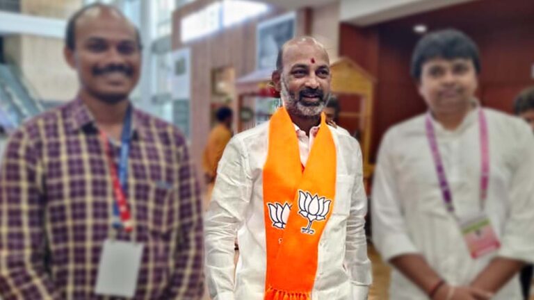 Bandi Sanjay: కేసీఆర్ ఎవ‌రు? కోన్ కిస్కా.. బండి సంచ‌ల‌న వ్యాఖ్య‌లు..!