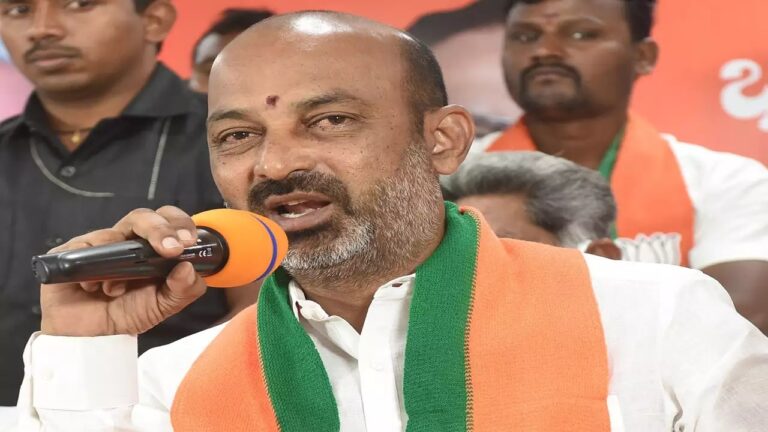 Bandi Sanjay: మీ పార్టీలో ఏక్ నాథ్ షిండేలు ఉన్నారు.. కేసీఆర్ చూసుకో..