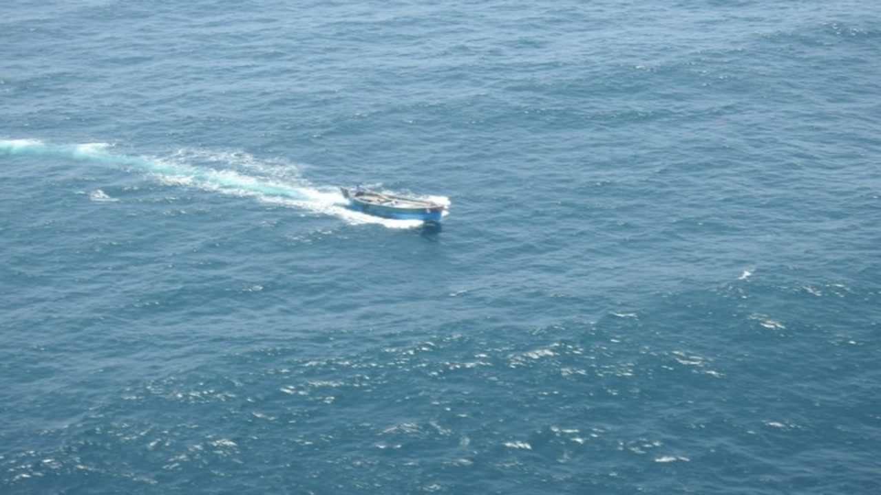 Fishing Boat: చేపల వేటకు వెళ్ళిన బోటు మిస్సింగ్.. జాలర్లు సేఫ్‌