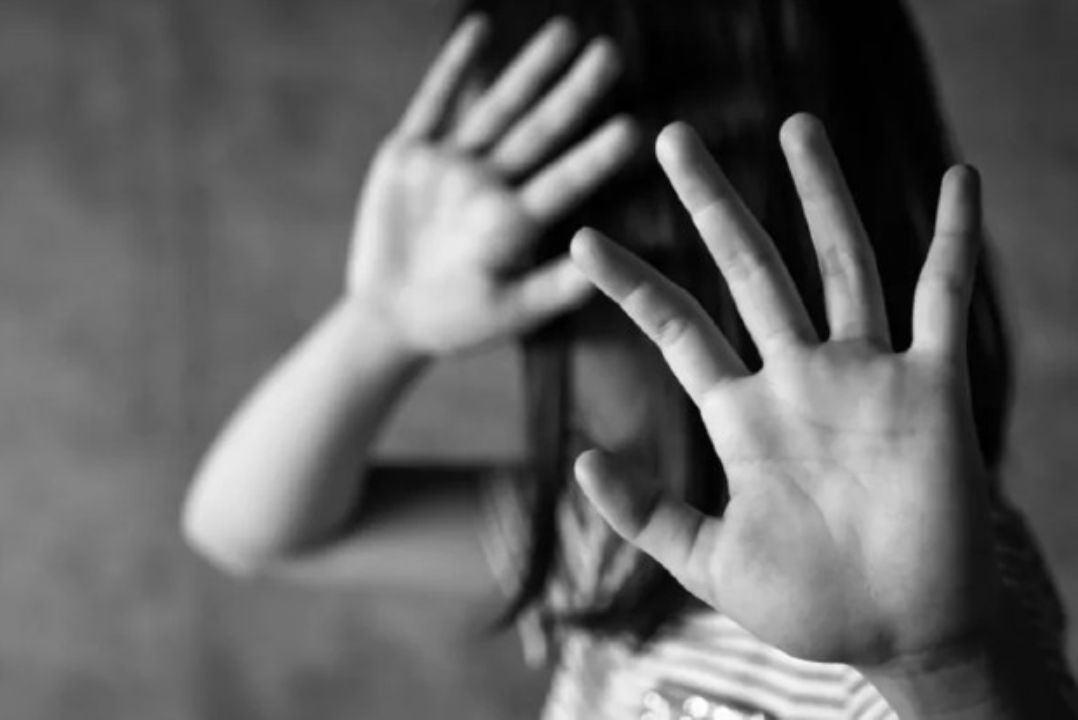 Mother Cruelty: తాళ్ళతో కాళ్ళుచేతులు కట్టి.. కన్నతల్లి కాదు కసాయి