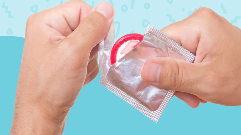 Condom Addiction: అక్కడ కండోమ్‌లను ఎగబడి కొంటున్న కుర్రాళ్లు.. శృంగారానికి మాత్రం కాదండోయ్..!!