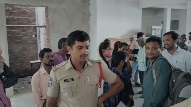 EAMCET Power Problems: హన్మకొండలో ఎంసెట్ విద్యార్ధులకు కరెంట్ కష్టాలు