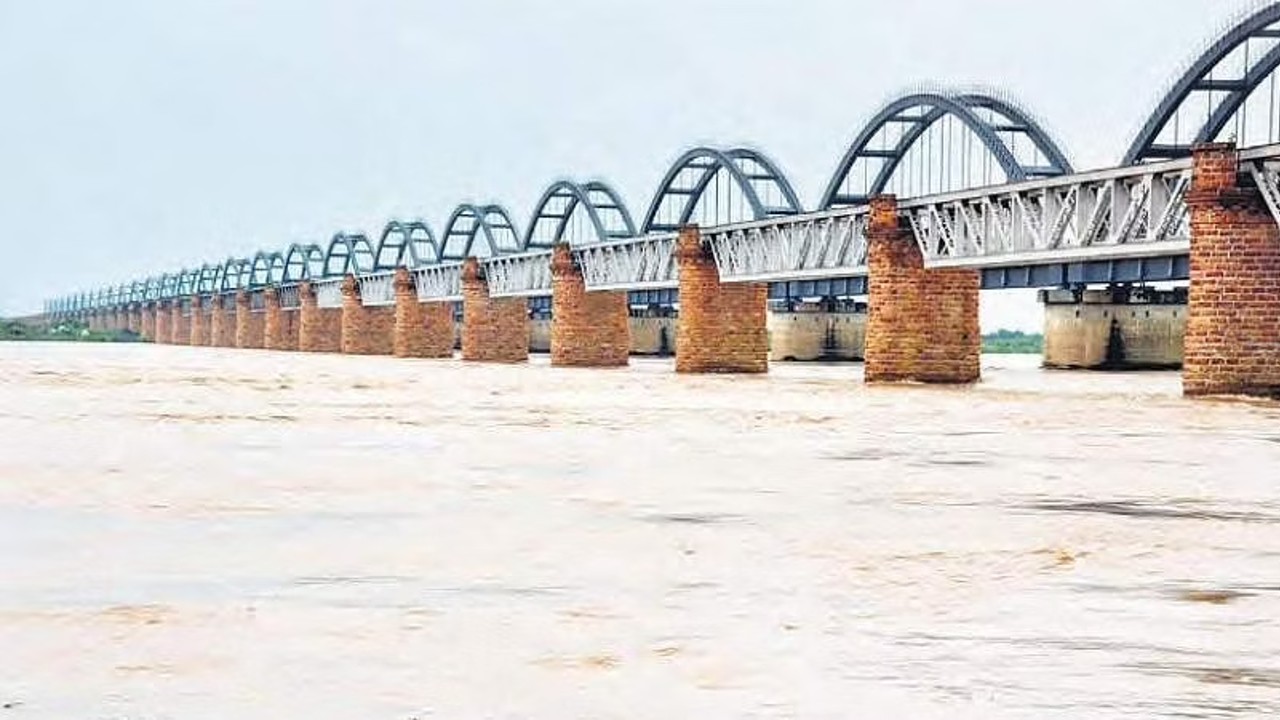 Godavari Update: తెలుగు రాష్ట్రాల్లో ‘ప్రమాద’కరంగా గోదావరి