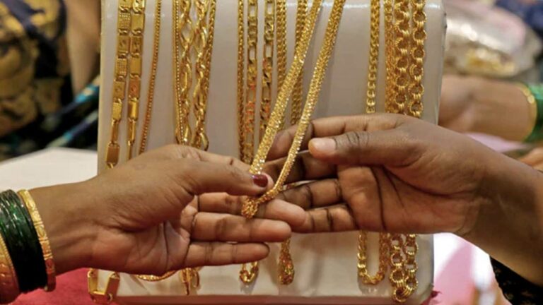 Gold Rate Today : పసిడి ప్రియులకు గుడ్‌న్యూస్‌.. భారీగా తగ్గిన బంగారం ధరలు..