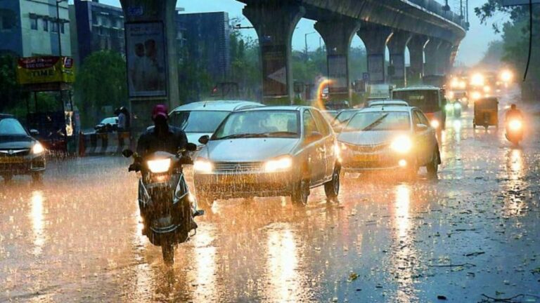 Heavy Rain: నగరంలో మరోసారి దంచికొట్టిన వర్షం.. రోడ్లన్నీ జలమయం