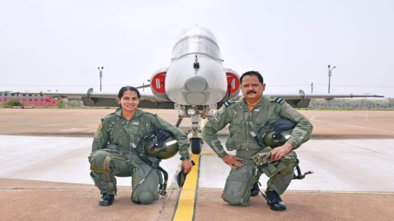 India Air Force: యుద్ధ విమానాన్ని నడిపిన తండ్రీకూతుళ్లు.. ఐఏఎఫ్ చరిత్రలో తొలిసారి!