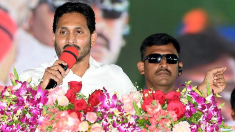 CM Jagan: చిప్ వేలికి, కాళ్లకు ఉంటే సరిపోదు.. చినమెదడులో ఉండాలి