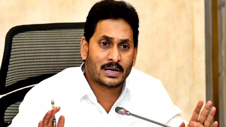 CM Jagan: ప్రతి కుటుంబానికి రూ.2వేలు ఇవ్వండి.. అధికారులకు ఆదేశం