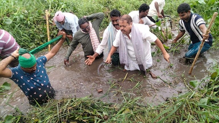 Janasena: పంట కాలువలు శుభ్రం చేసిన జనసేన