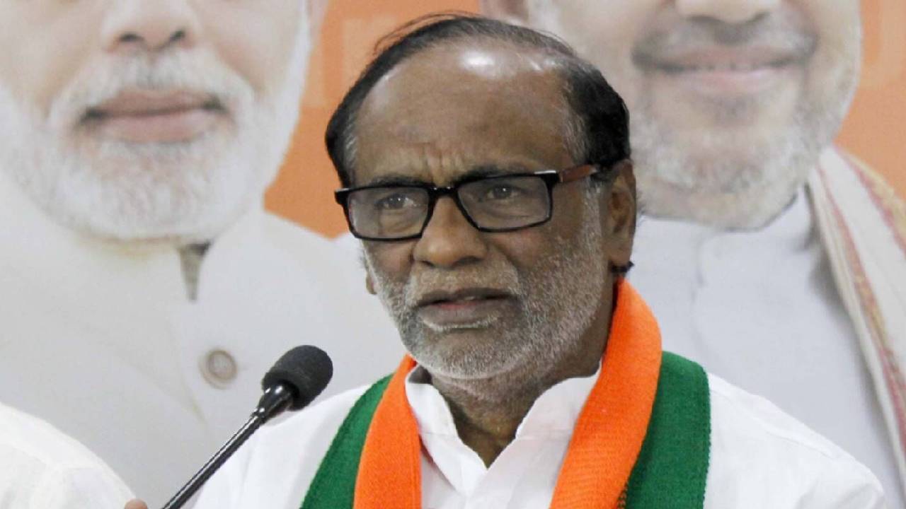 BJP Laxman: కేసీఆర్ ఫైటర్ కాదు చీటర్..