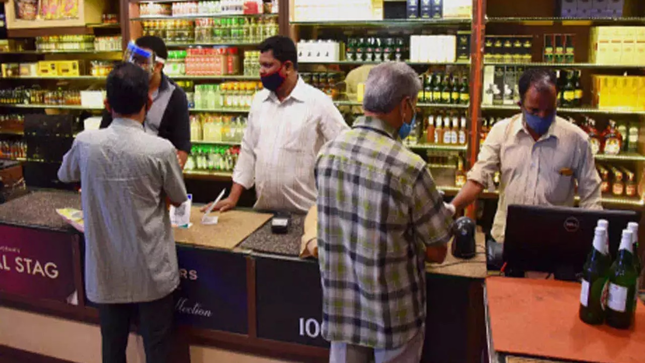 Andhra Pradesh Liquor Licence: రాయలసీమలో అలా.. ఉత్తరాంధ్రలో ఇలా..
