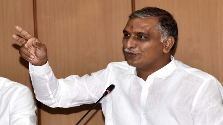 Harish Rao: విద్యార్థుల స్కాలర్‌షిప్‌ల  నిధుల విడుదలకు  మంత్రి హరీశ్ రావు ఆదేశం