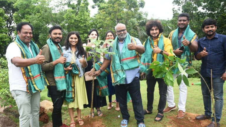 MM Keeravani: ‘మౌనంగానే ఎదగమని’.. మొక్కలు నాటిన కీరవాణి..
