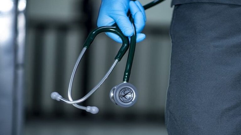 National Medical Commission: ఉక్రెయిన్, చైనా నుంచి తిరిగొచ్చిన వైద్య విద్యార్థులకు శుభవార్త