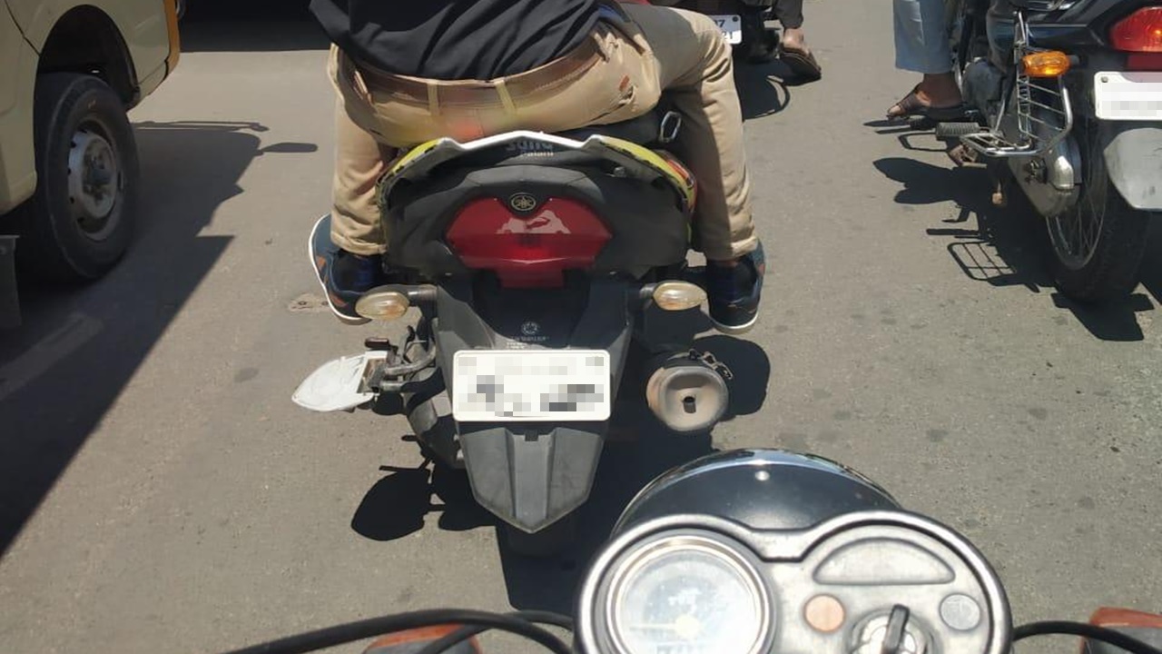 Hyderabad:  నంబర్‌ప్లేట్ టాంపరింగ్‌పై ట్రాఫిక్ పోలీసుల హెచ్చరిక.. అలా చేస్తే జైలుకే..!!