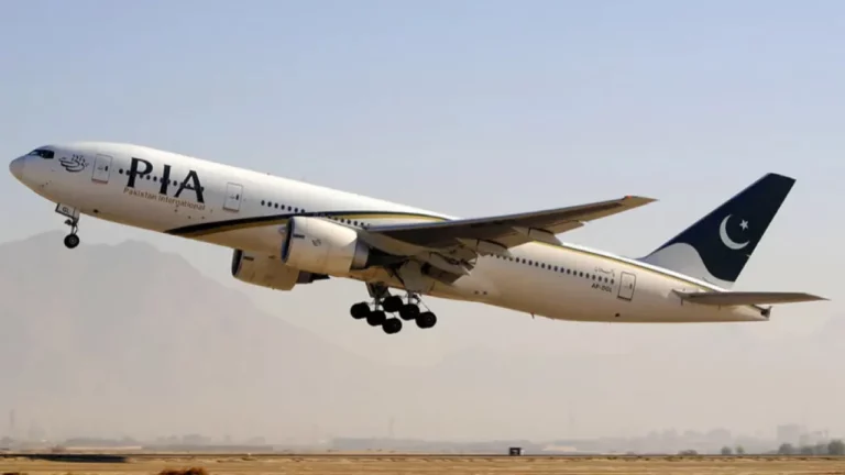 Pakistan: తృటిలో తప్పిన ప్రమాదం.. లేకపోతే రెండు విమానాలు ఆకాశంలో ఢీకొనేవే..