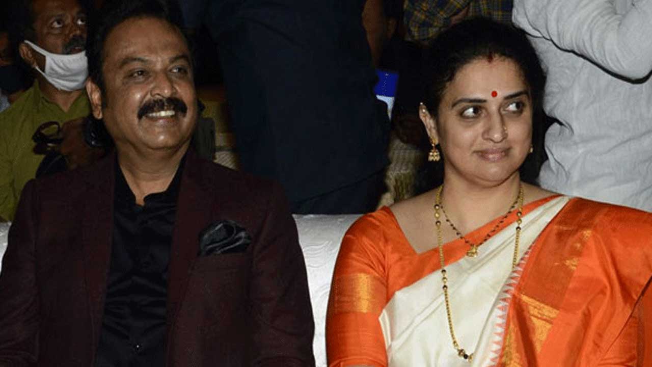 Pavitra Lokesh: అవును.. నేను నరేష్ కు తోడుగా ఉంటున్నాను..!