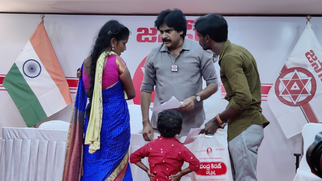 Pawan Kalyan: భీమవరంలో ఎక్కడి సమస్యలు అక్కడే ఉన్నాయి