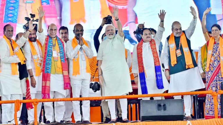 BJP National Executive Meeting: విజ‌య‌వంతంగా బీజేపీ స‌భ‌.. బండి భుజం తట్టిన మోడీ